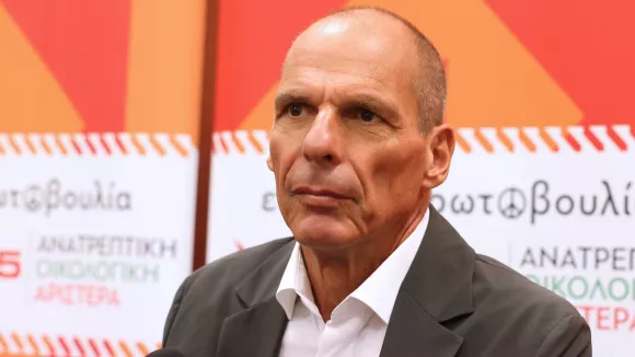 Αστυνομικοί στο σπίτι του Βαρουφάκη - Κλήση για προκαταρκτική μετά τις δηλώσεις για ecstasy