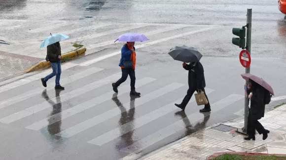 «Καθίστε στον δρόμο χωρίς να ξαπλώσετε» – Οδηγίες της Πολιτικής Προστασίας για την κακοκαιρία