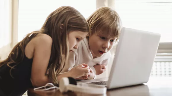 Επίδομα παιδιού: Πότε πληρώνεται η πρώτη δόση για το 2026