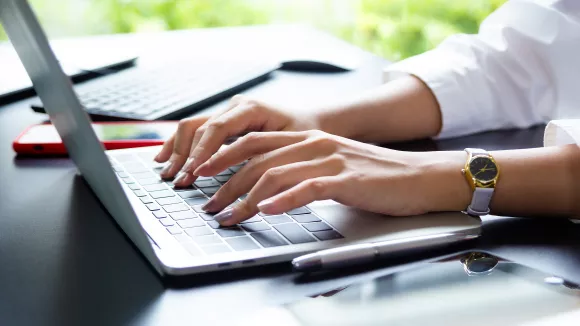 Θέσεις εργασίας και προσλήψεις