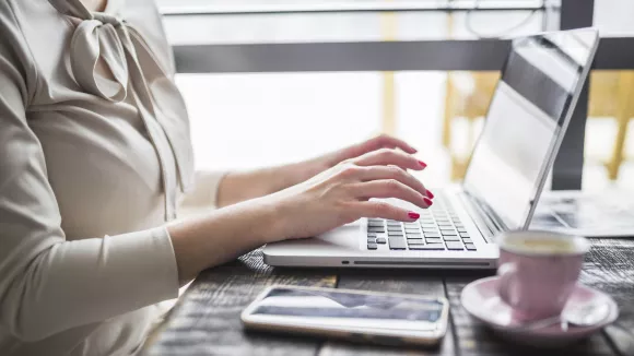 Θέσεις εργασίας και προσλήψεις