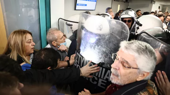 Γενικό Κρατικό Νίκαιας: Επεισόδια κατά την επίσκεψη Γεωργιάδη - Έπεσαν χημικά