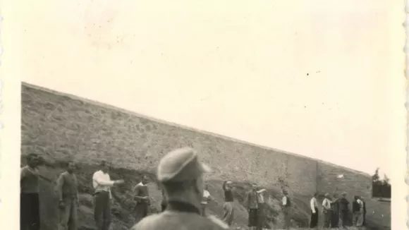 Ταυτοποιήθηκε ο πρώτος από τις φωτογραφίες με τους 200 εκτελεσθέντες της Καισαριανής, σε ποιον αξιωματικό των Ναζί τις αποδίδουν