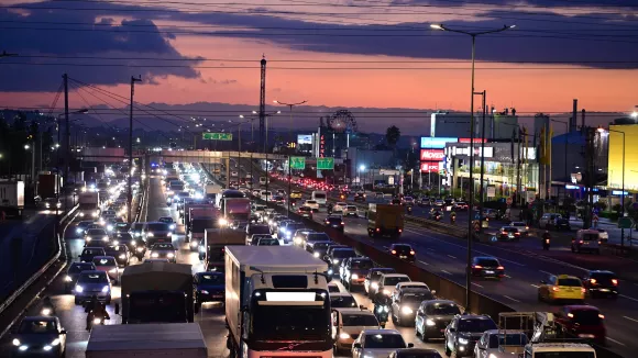 Κίνηση τώρα: Απέραντο «πάρκινγκ» ο Κηφισός - Χάος στους δρόμους