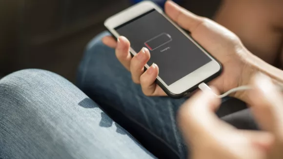 Θέλετε να κρατάει η μπαταρία του κινητού σας όλη μέρα; Δείτε πώς