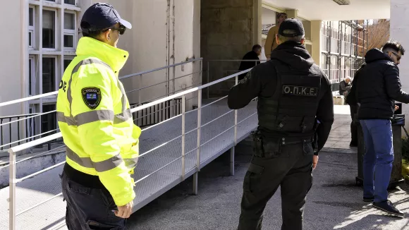 Δολοφονία στο Λουτράκι: Συνελήφθη 17χρονος - «Ήρθα να παραδοθώ, είμαι αυτός που ψάχνετε για το μαχαίρωμα»