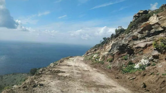 Νίσυρος: Σε κατάσταση εκτάκτου ανάγκης το νησί εξαιτίας των κατολισθήσεων