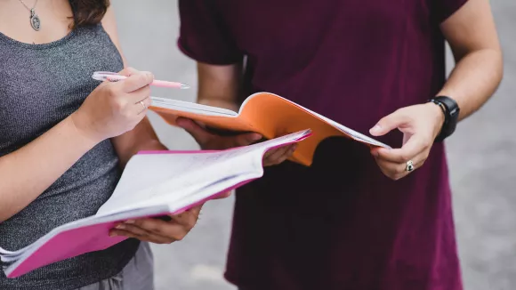 Εντός Μαρτίου έρχεται επιδότηση για νέους πτυχιούχους – Έως 36.000 ευρώ