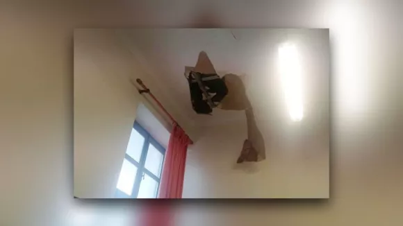 Λέσβος: «Έβρεξε» σοβάδες σε Δημοτικό Σχολείο - Από τύχη δεν τραυματίστηκαν μαθητές