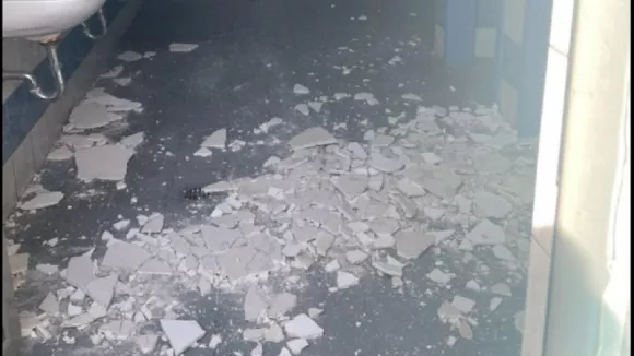 Παλαιό Φάληρο: Έπεσαν σοβάδες στο 1ο Δημοτικό - Οι μαθητές βρίσκονταν στο σχολείο