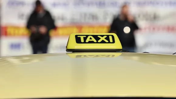 Απεργία ταξί: «Χειρόφρενο» και σήμερα σε Αθήνα και Θεσσαλονίκη