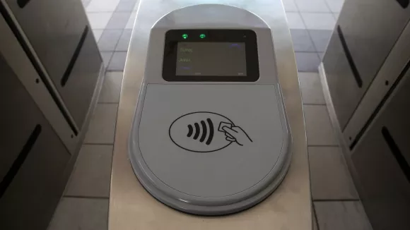 ΜΜΜ: Τριψήφιο το πρόστιμο για όσους δεν χρησιμοποιούν εισιτήριο