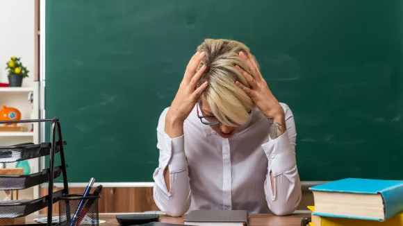 Η εκπαιδευτική πολιτική και ο διοικητικός αυταρχισμός ως αιτίες άγχους και θανάτου των εκπαιδευτικών