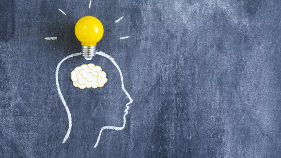 11 τρόποι που «μαρτυρούν» την εξυπνάδα σου χωρίς να πεις τίποτα