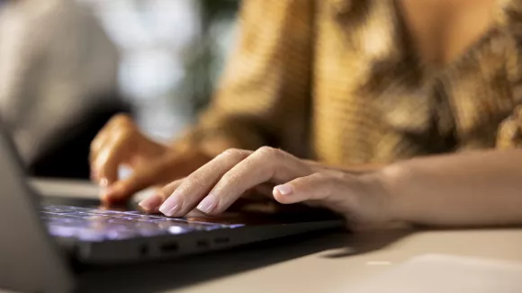 Θέσεις εργασίας και προσλήψεις