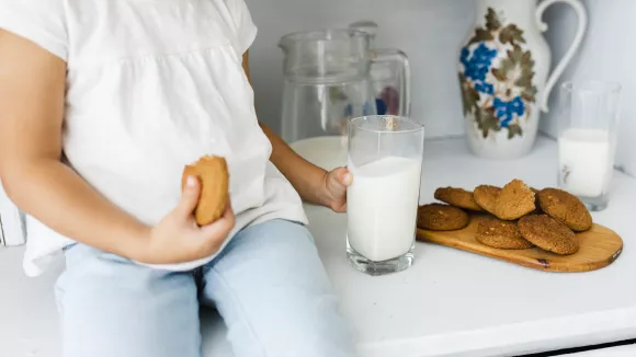 Ο λόγος που δεν πρέπει να βάζετε το γάλα στην πόρτα του ψυγείου