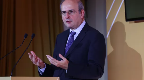 «Κάθε κατεργάρης θα καθίσει στον πάγκο του», σημείωσε χαρακτηριστικά, επισημαίνοντας ότι η κυβέρνηση έχει πλήρη εικόνα των τιμών και θα δημιουργήσει «τείχος προστασίας» για τον καταναλωτή