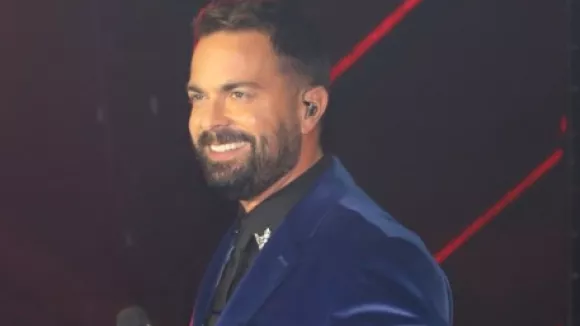 Ηλίας Βρεττός: Δέχτηκε επίθεση ενώ τραγουδούσε στην Κύπρο