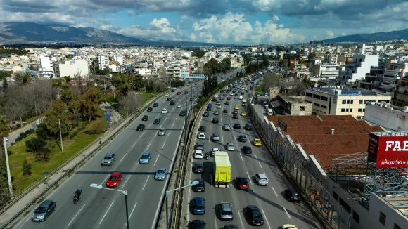 Κίνηση τώρα: «Κόκκινος» ο Κηφισός – Καθυστερήσεις έως 30' στην Αττική Οδό