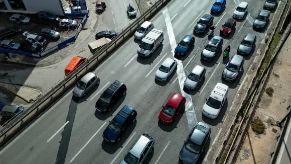 Στο «κόκκινο» η κίνηση στον Κηφισό και στους κεντρικούς δρόμους της Αττικής