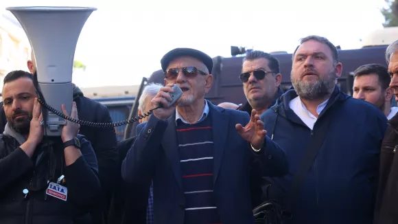 Λυμπερόπουλος εναντίον Κυρανάκη στη Βουλή: «Δολοφονείς τη δημοκρατία των ταξιτζήδων»