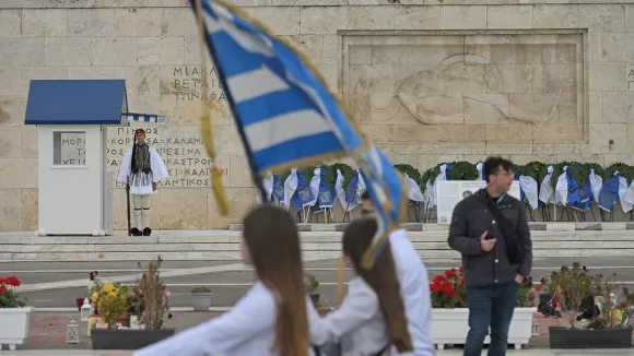 25η Μαρτίου: «Βροχερή» η μαθητική παρέλαση - Δείτε εικόνες και βίντεο