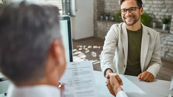 Θέσεις εργασίας και προσλήψεις