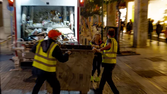 Θεσσαλονίκη: Άστεγος σώθηκε στο «παρά πέντε» από πρέσα απορριμματοφόρου