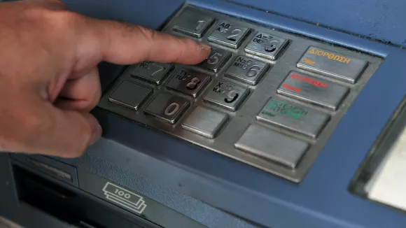 «Ζεστό» χρήμα πριν το Πάσχα: Ποιοι πληρώνονται από σήμερα