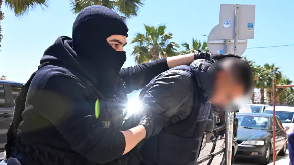 Δολοφονία στον Άγιο Δημήτριο: Διώξεις για υπόθαλψη εγκληματία στον 18χρονο και στις δύο κοπέλες