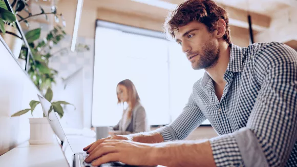 Θέσεις εργασίας και προσλήψεις