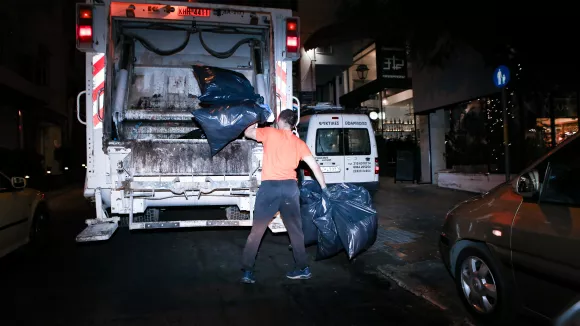 Νέα Ιωνία: Νεαρός απείλησε με όπλο υπαλλήλους καθαριότητας