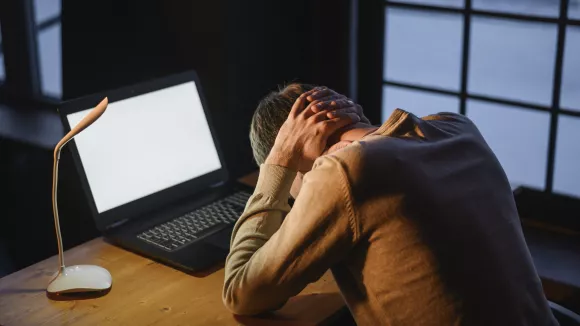 Ιστορίες εργασιακής τρέλας: «Ζούσαμε με μόνιμο άγχος, αδιάκοπη πίεση και φόβο για το επόμενο ραντεβού αξιολόγησης»