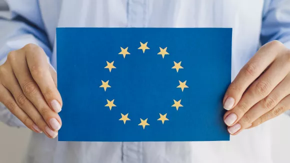 Ευκαιρία καριέρας στην ΕΕ: Μισθοί έως και 8.651 ευρώ τον μήνα