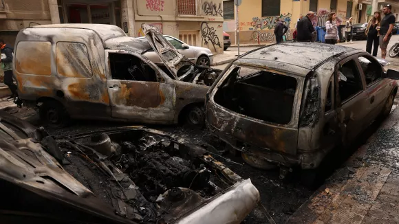 Κυψέλη: Φωτιά σε τέσσερα οχήματα - Έρευνα για το πώς εκδηλώθηκε