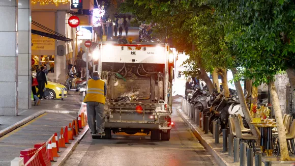 Δήμος Αθηναίων: Καλεί τους πολίτες να περιορίσουν την απόθεση απορριμμάτων σε κάδους αύριο