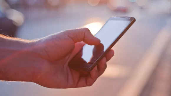 Μήπως παρακολουθούν το κινητό σου; Τα πέντε σημάδια που πρέπει να προσέξεις