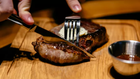 Πώς αντιδρά το σώμα όταν δεν τρώμε κρέας για καιρό: Έρευνα απαντά