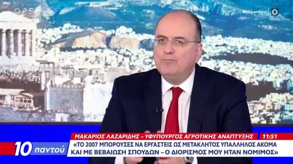 Ο Λαζαρίδης έδειξε το πτυχίο του on air - «Αυτό εδώ είναι, αποφοίτησα το 1992»