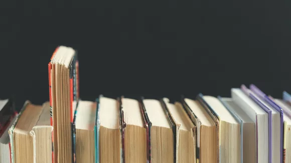 Τι σημαίνει η λέξη «οπίστατος»