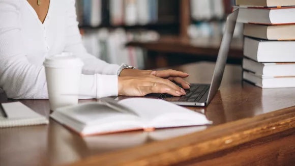 Τι σημαίνει η λέξη «φαυλεπίφαυλος»