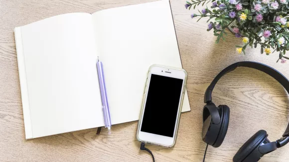 Τι σημαίνει η λέξη «αχαμνός»