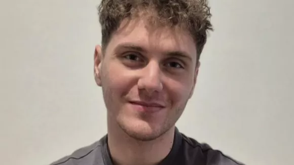 Υποτροφία σε μαθητή που για έξι χρόνια πήγαινε με καΐκι σχολείο