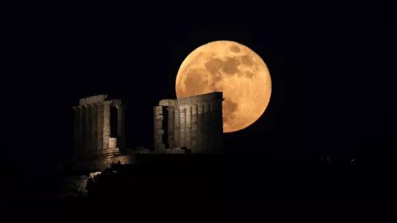 Πανσέληνος Μαΐου 2026: Πότε θα λάμψει το «Φεγγάρι των Λουλουδιών»