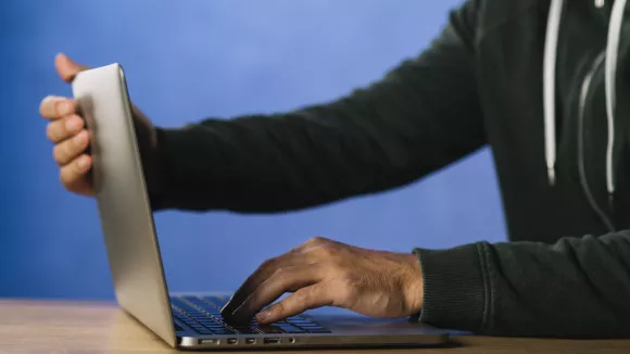 Προσοχή: Νέο «μαϊμού» email προσποιείται τη ΔΕΗ