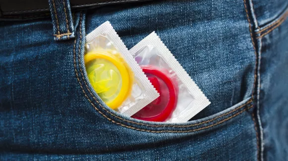 Πόλεμος στο Ιράν: Έρχονται αυξήσεις έως 30% και στα προφυλακτικά