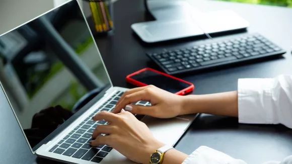 ΑΣΕΠ - 17 προσλήψεις στον Δήμο Γλυφάδας: Ξεκινούν οι αιτήσεις