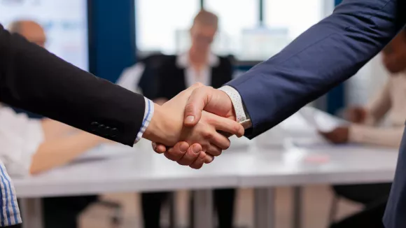 Δημόσιο: 1.451 προσλήψεις απόφοιτων ΑΕΙ, ΤΕΙ, λυκείου και γυμνασίου