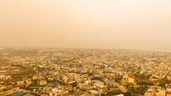Νέο κύμα αφρικανικής σκόνης στη χώρα, με ζέστη και λασποβροχές