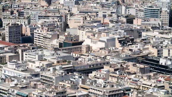 Νέα κοινωνική κατοικία: Το Δημόσιο αξιοποιεί 8 ακίνητα της ΔΥΠΑ